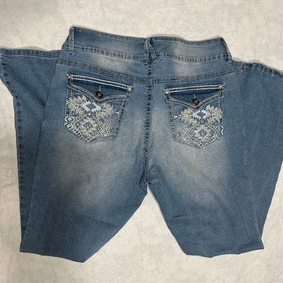 Faded glory bejeweled back pocket blue jeans. - Picture 3 of 3